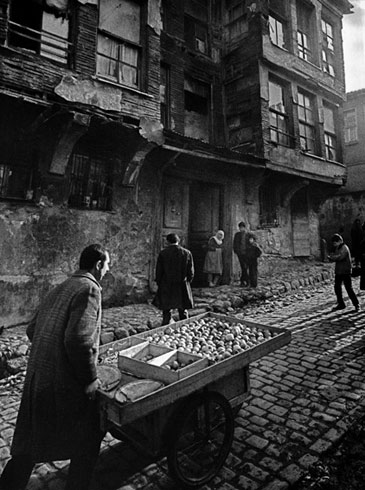 Ara Güler's eskici
